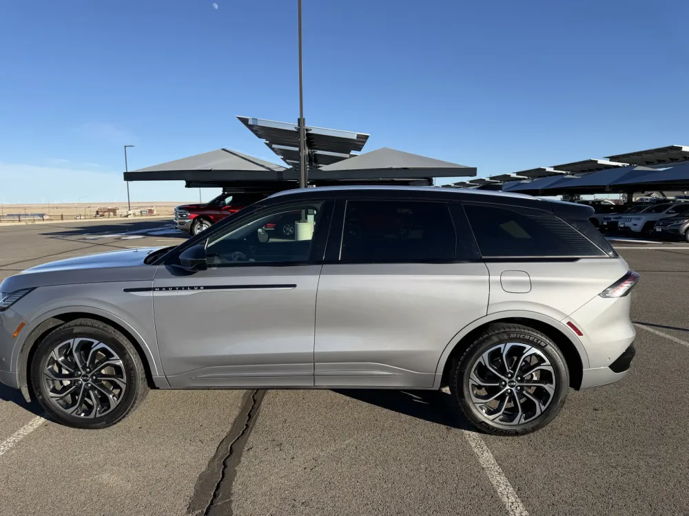 2024 Lincoln Nautilus Reserve's photo