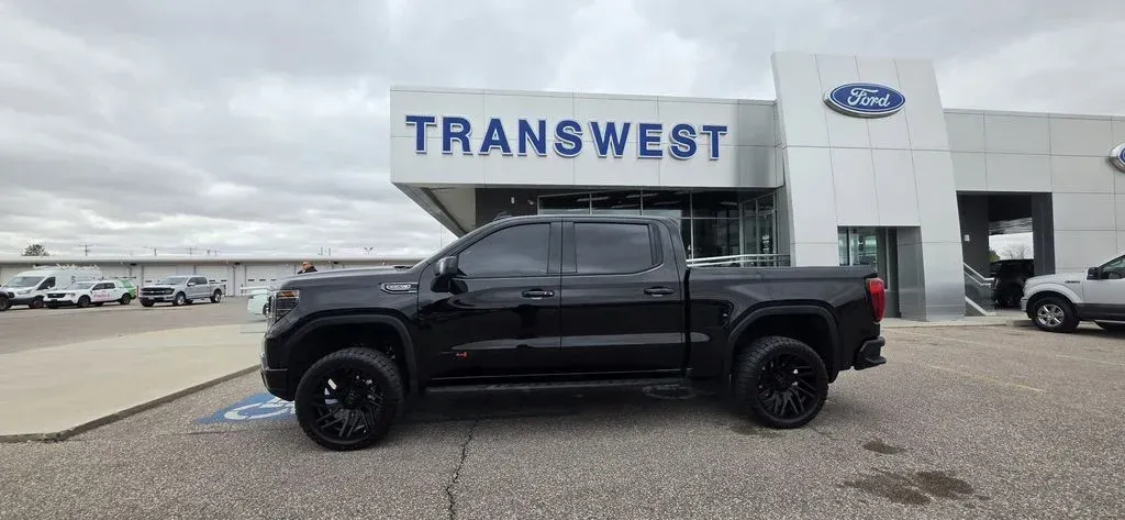 2024 GMC Sierra 1500 | Photo 2 of 32