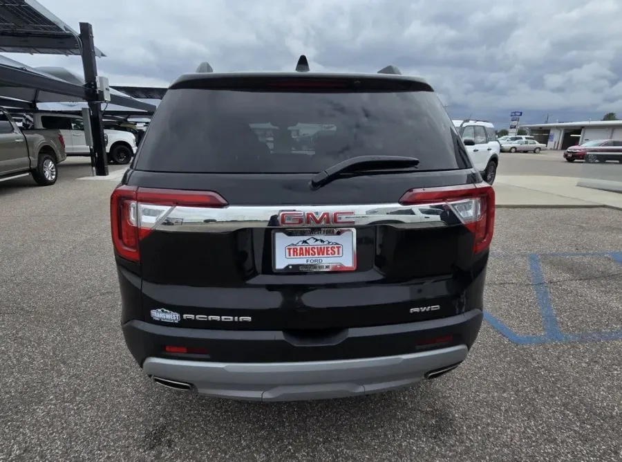 2023 GMC Acadia | Photo 7 of 30