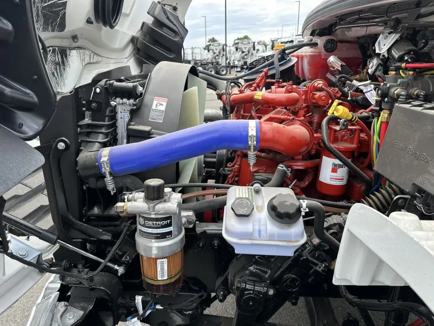 2025 Freightliner M2 106 | Photo 17 of 18