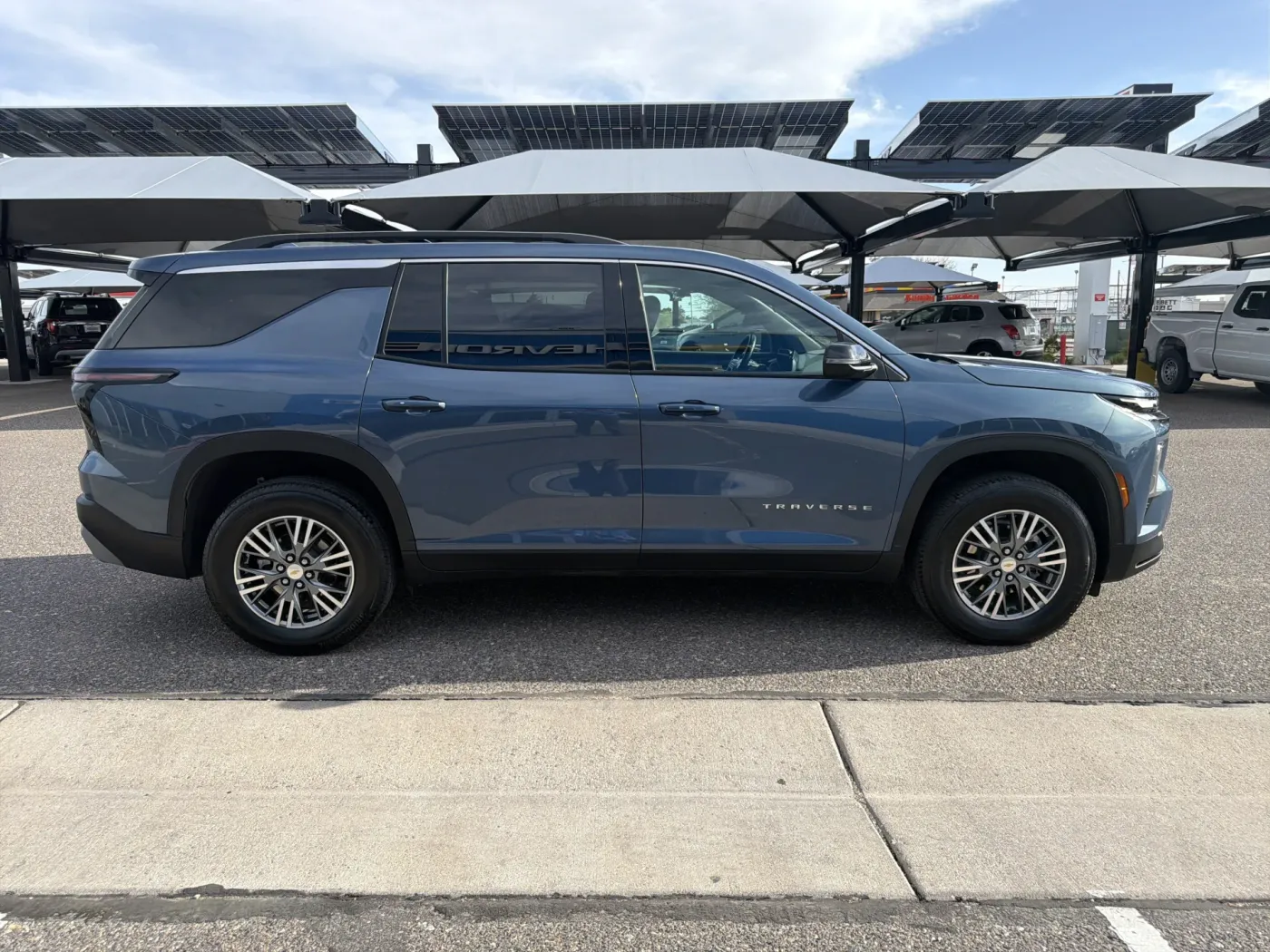 2025 Chevrolet Traverse AWD LT | Photo 5 of 22