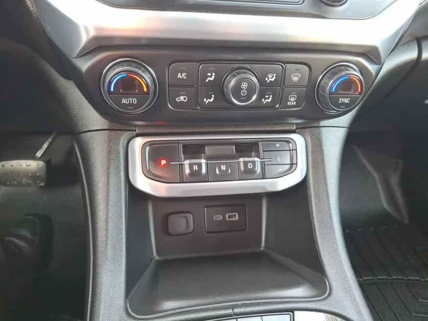 2020 GMC Acadia SLT | Photo 18 of 22