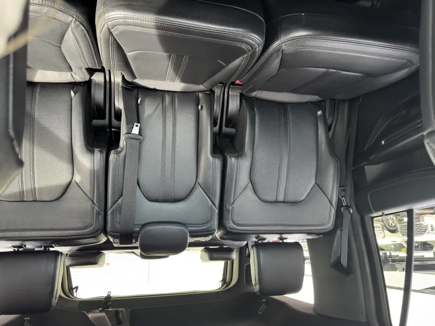 2019 Ford Expedition Limited | Photo 9 of 24