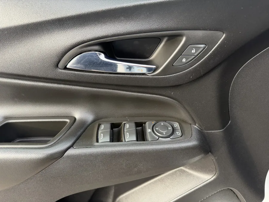 2022 Chevrolet Equinox LT | Photo 14 of 18