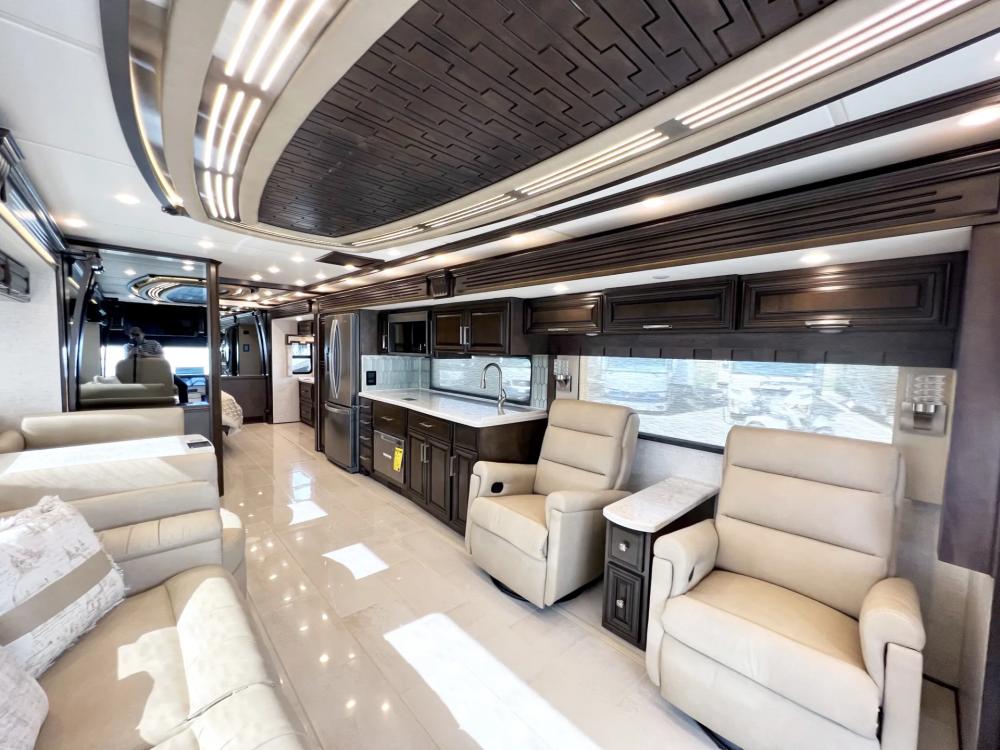 2023 Newmar London Aire 4521 | Photo 6 of 36