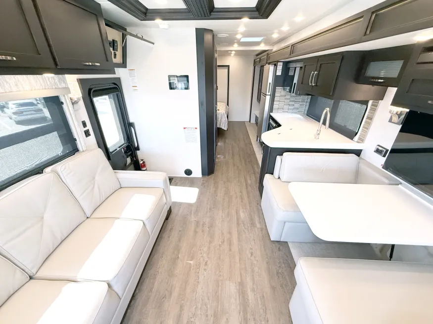 2027 Newmar Canyon Star 3947 | Photo 5 of 32