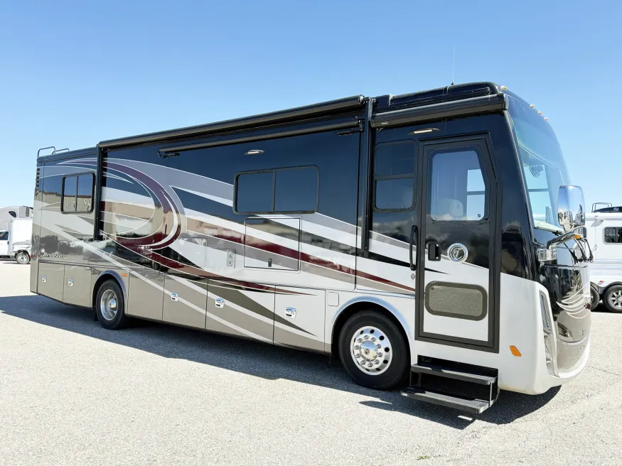 2017 Tiffin Allegro Breeze 32BR | Photo 1 of 27