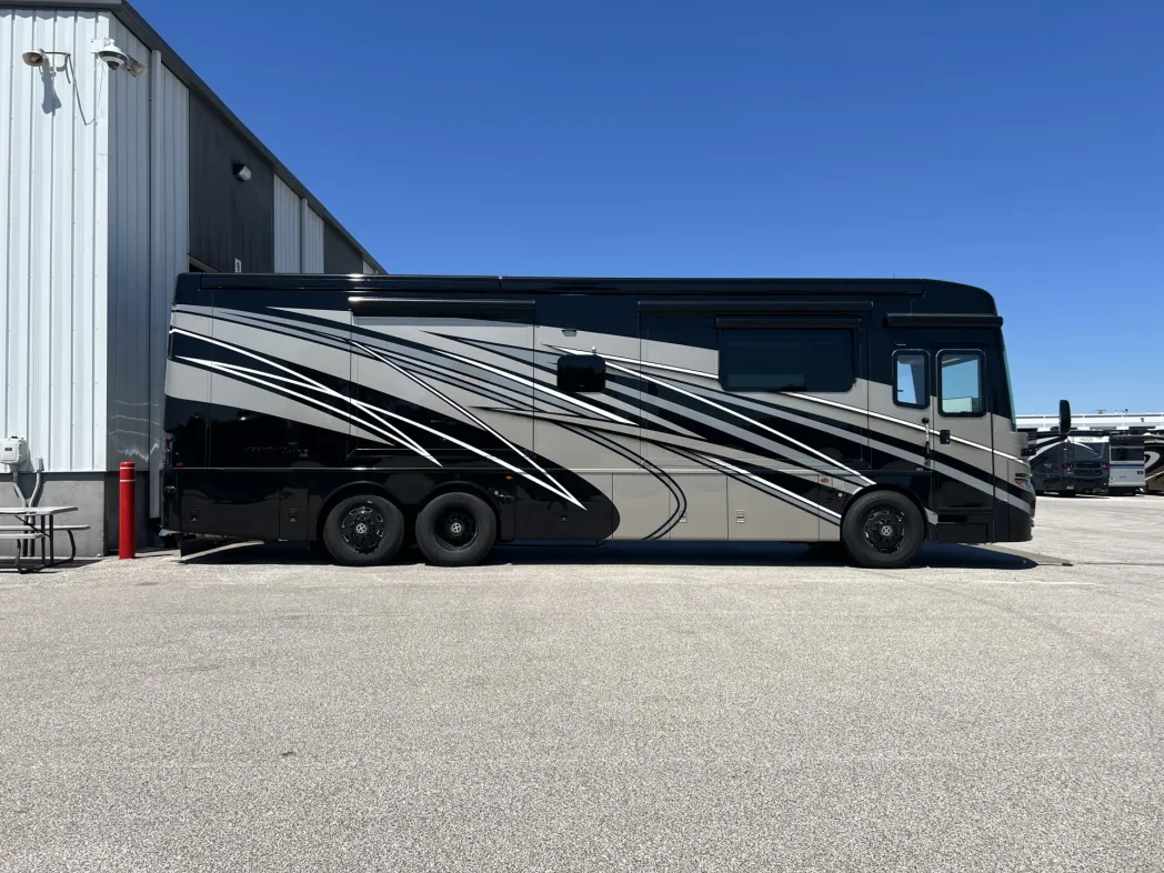 2027 Newmar Mountain Aire 3825 