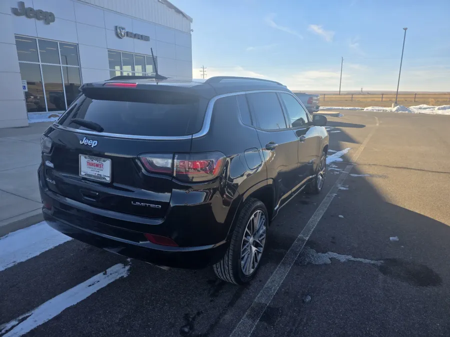 2022 Jeep Compass Limited | Photo 5 of 24