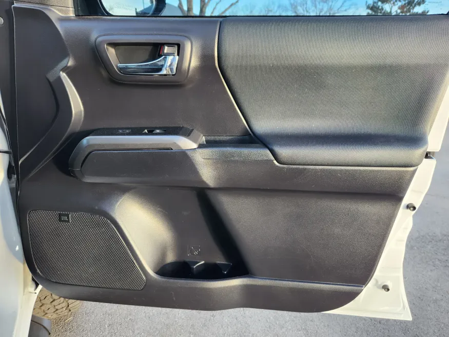 2020 Toyota Tacoma 4WD | Photo 17 of 30