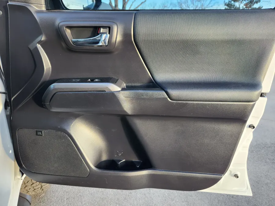 2020 Toyota Tacoma 4WD | Photo 17 of 30