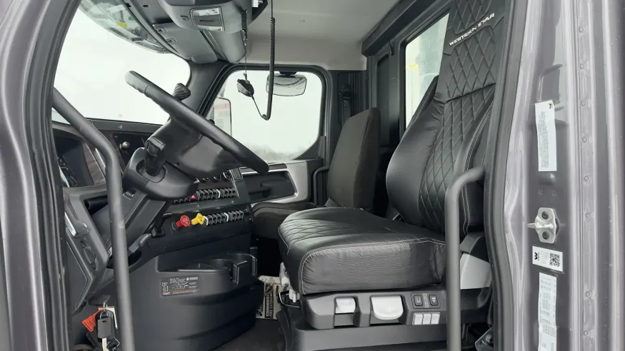 2023 Western Star 47X | Photo 13 of 22