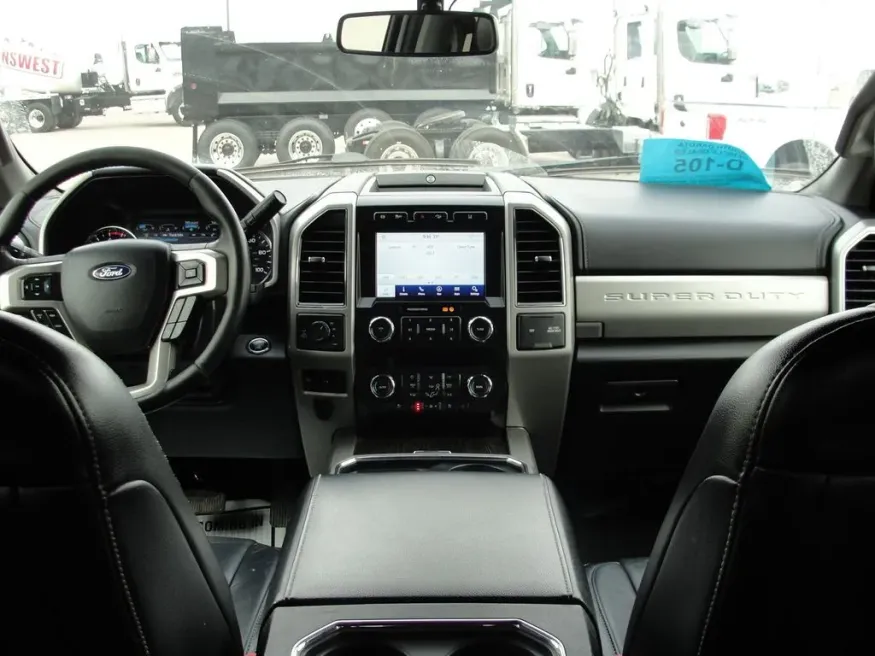 2020 Ford Super Duty F-350 Lariat | Photo 23 of 38