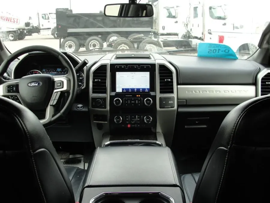 2020 Ford Super Duty F-350 Lariat | Photo 23 of 38