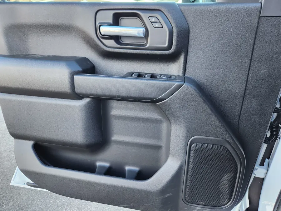 2025 GMC Sierra 2500HD Pro | Photo 5 of 32