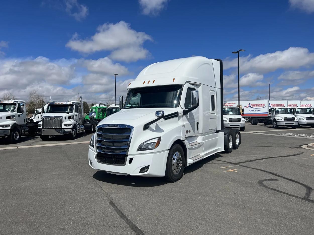 2025 Freightliner Cascadia 126 | Photo 1 of 20