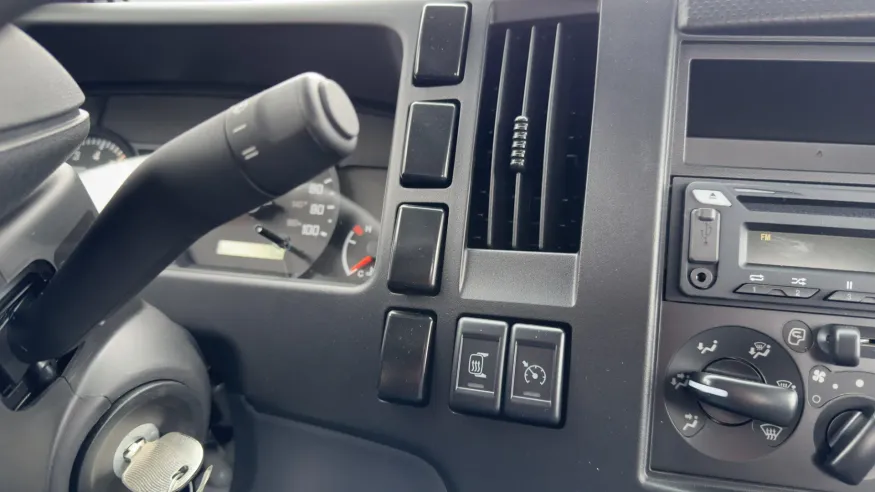 2025 Isuzu NRR GAS | Photo 17 of 21