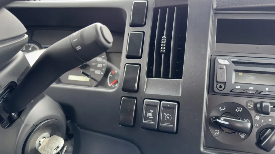 2025 Isuzu NRR GAS | Photo 17 of 21