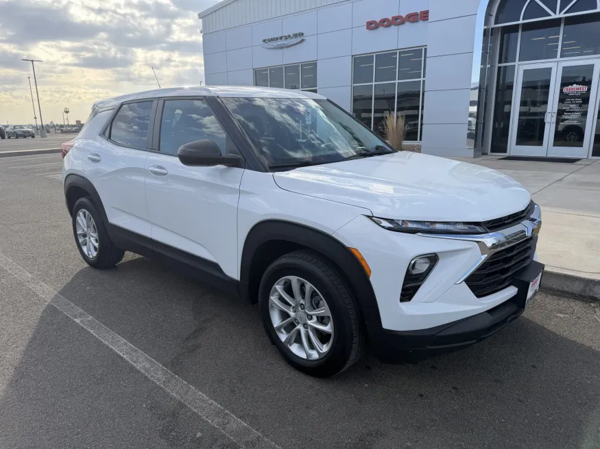 2024 Chevrolet Trailblazer LS | Photo 1 of 16