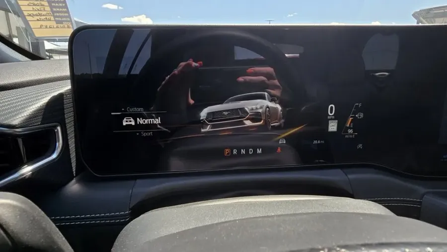 2025 Ford Mustang | Photo 17 of 31