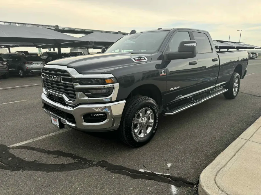 2025 RAM 3500 Big Horn | Photo 6 of 20