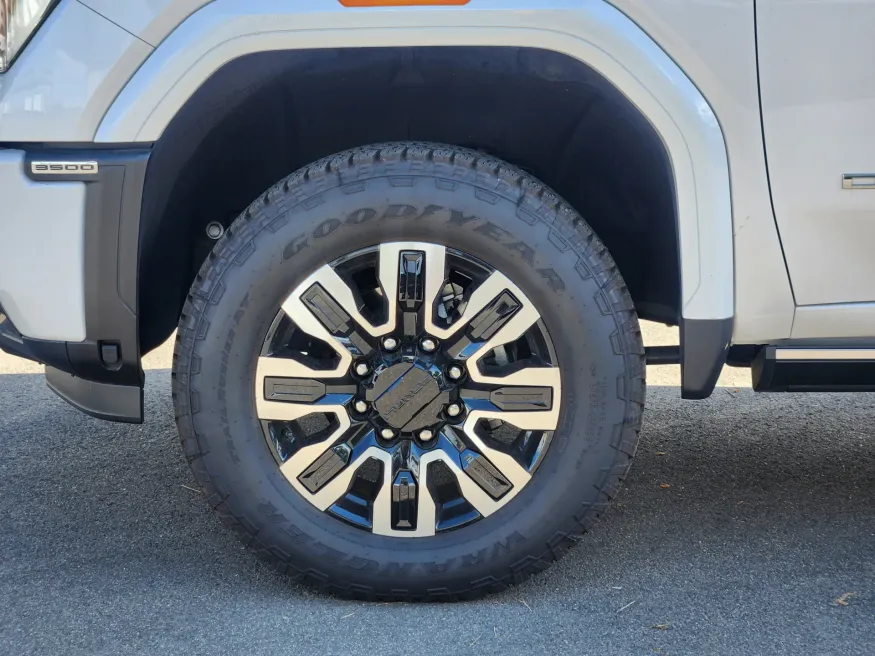 2025 GMC Sierra 3500HD Denali Ultimate | Photo 20 of 29