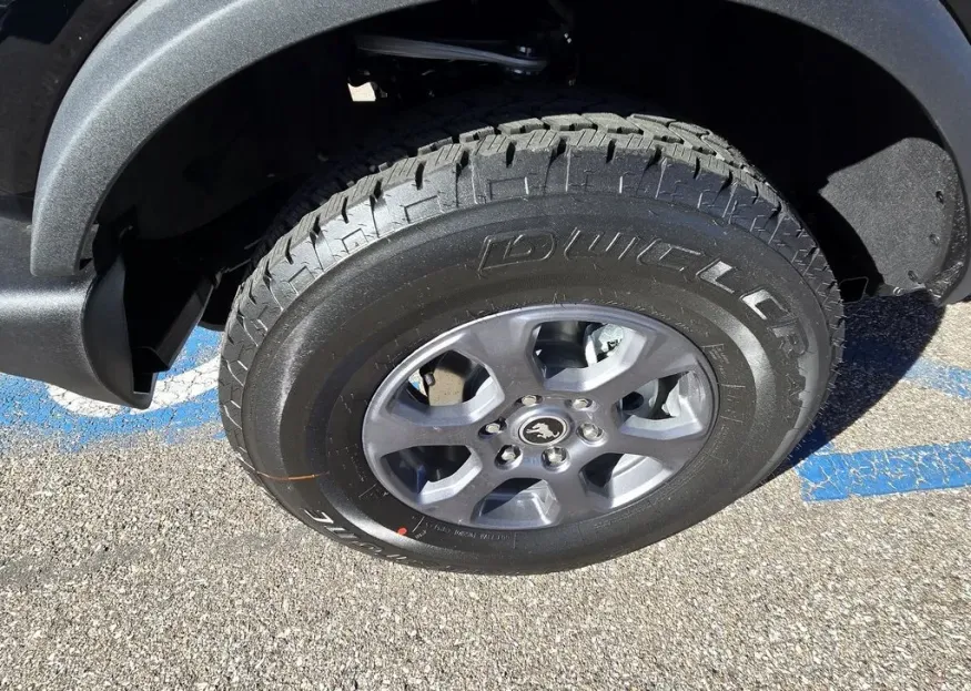 2025 Ford Bronco | Photo 9 of 28