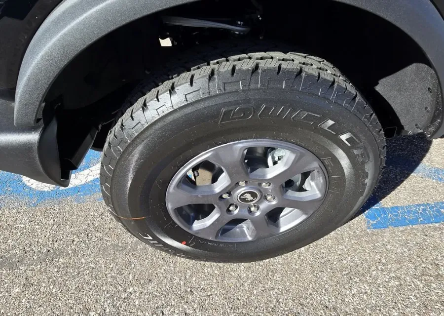 2025 Ford Bronco | Photo 9 of 28