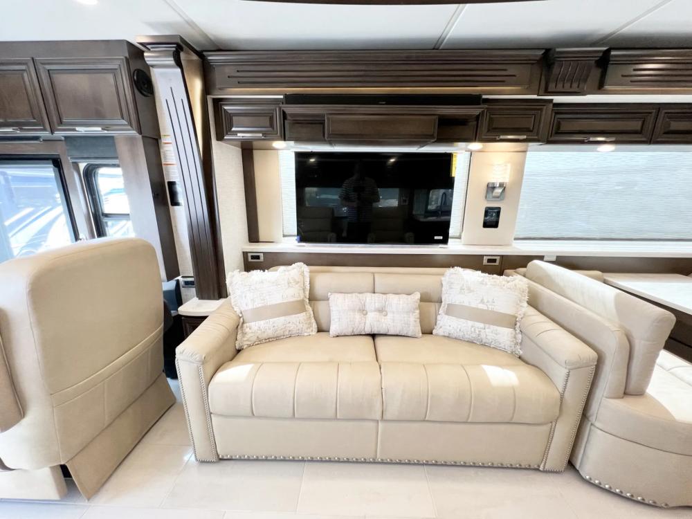 2023 Newmar London Aire 4521 | Photo 11 of 36