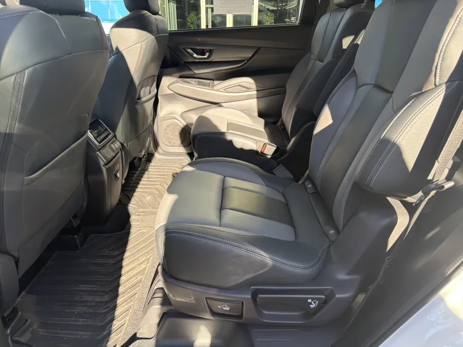 2022 Subaru Ascent Onyx Edition | Photo 11 of 25