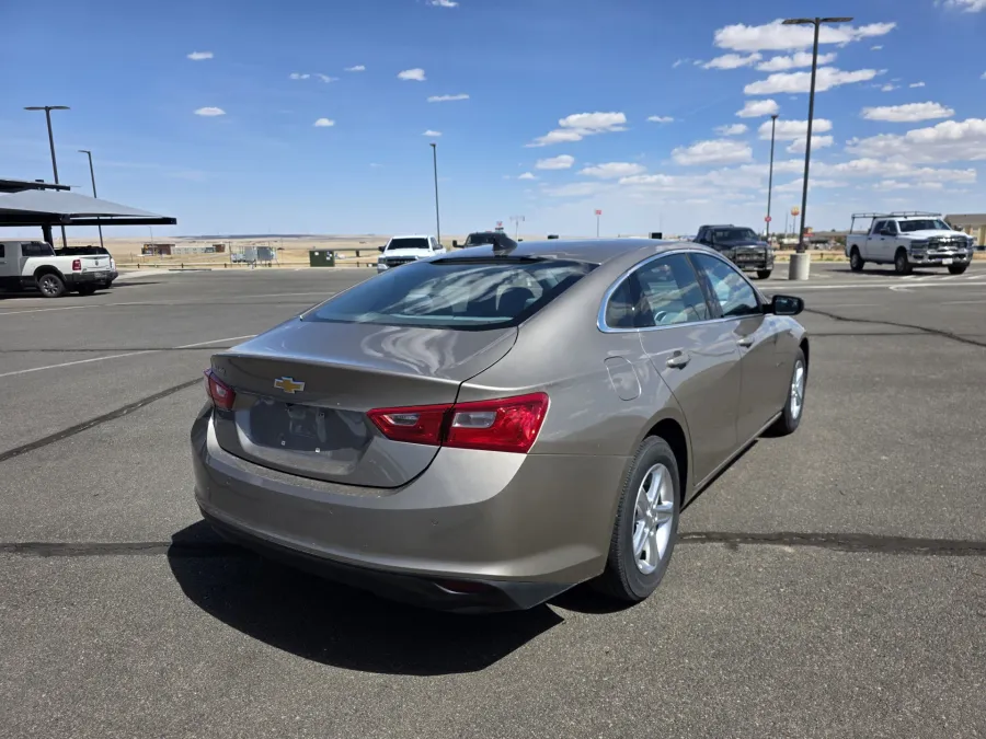 2022 Chevrolet Malibu LS | Photo 5 of 21