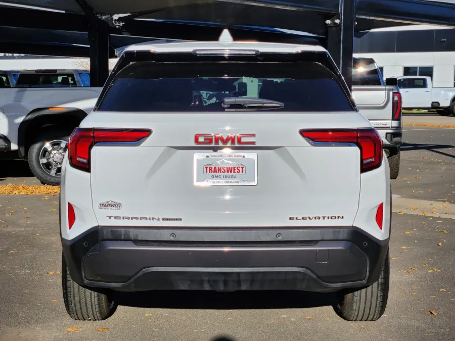 2025 GMC Terrain AWD Elevation | Photo 11 of 28