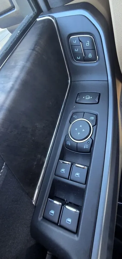 2026 Ford Super Duty F-350 | Photo 14 of 33
