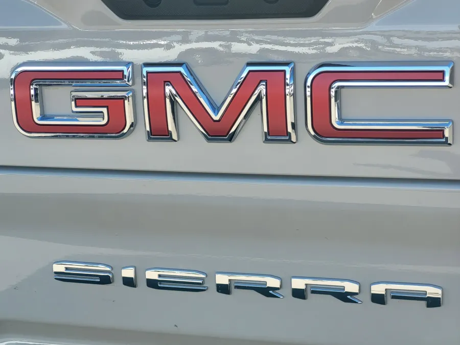 2026 GMC Sierra 2500HD AT4 | Photo 10 of 31