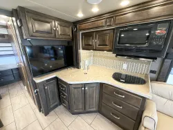 2017 Tiffin Allegro Breeze 32BR | Thumbnail Photo 8 of 27