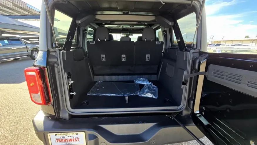 2025 Ford Bronco | Photo 8 of 28