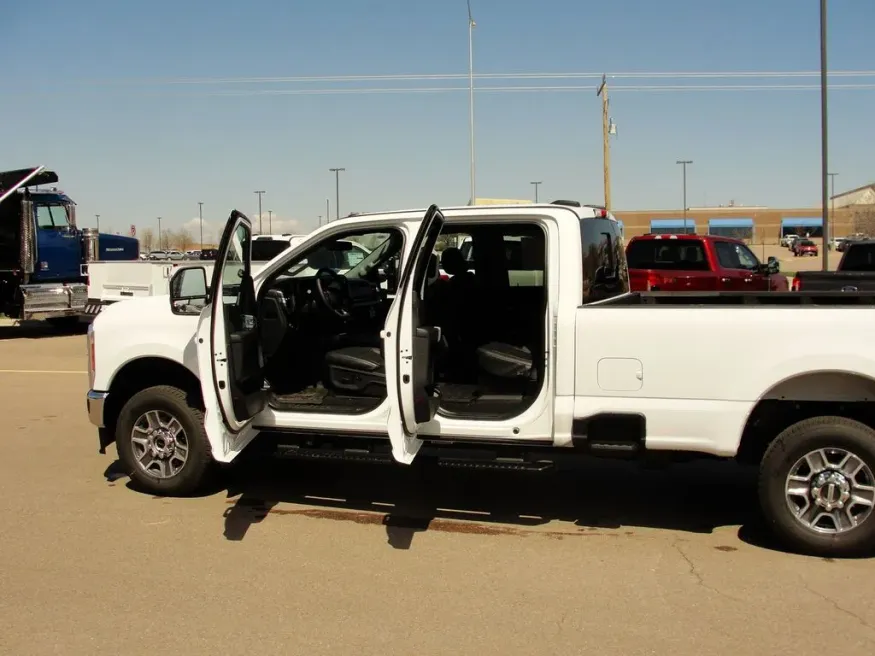 2026 Ford Super Duty F-350 | Photo 9 of 13