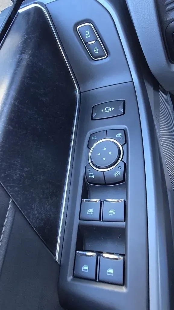 2026 Ford Super Duty F-350 | Photo 11 of 28