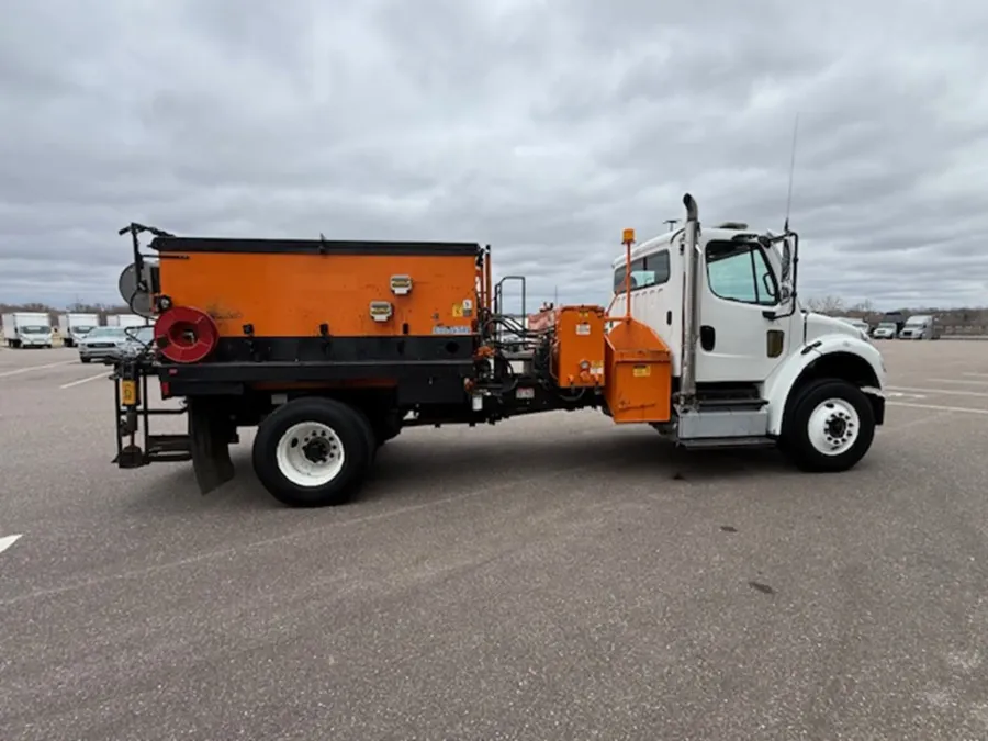 2013 Freightliner M2 106 | Photo 6 of 13