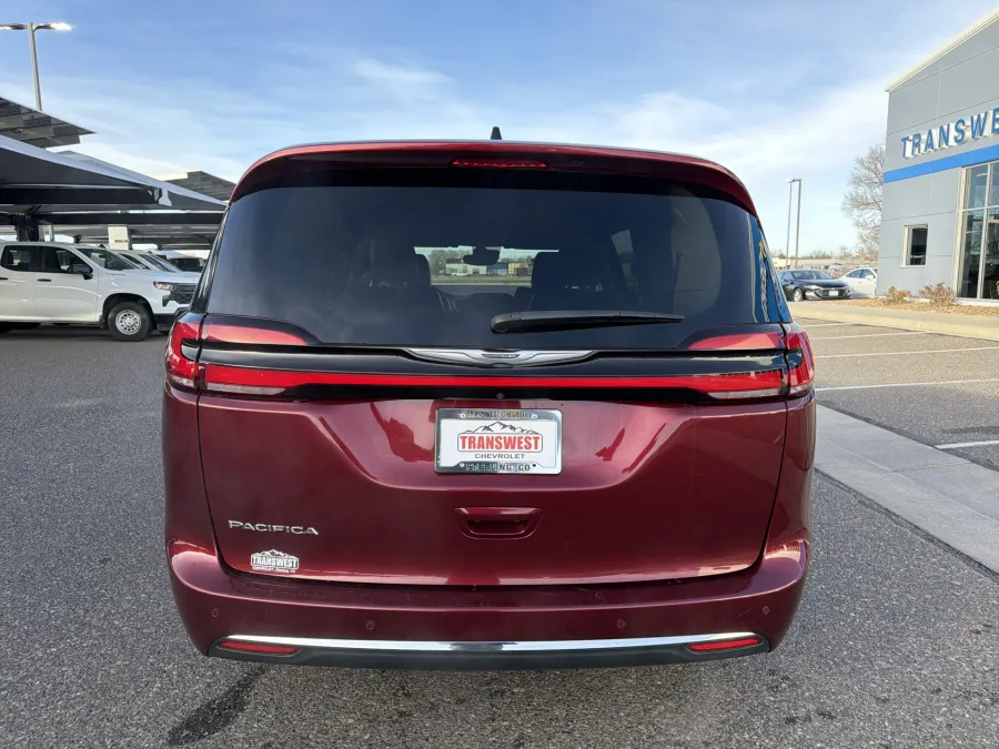 2023 Chrysler Pacifica Touring L | Photo 3 of 23