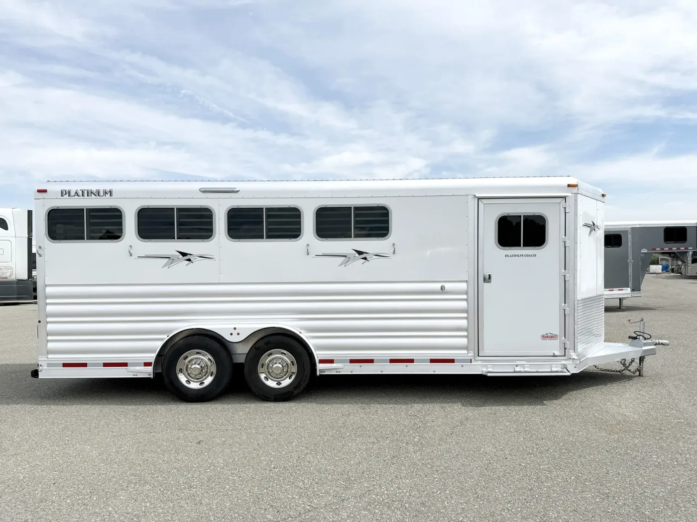 2023 Platinum Coach 4HBP | Photo 3 of 16