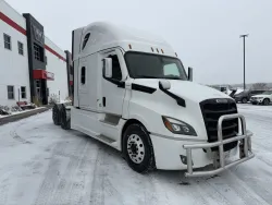2022 Freightliner Cascadia | Thumbnail Photo 2 of 11