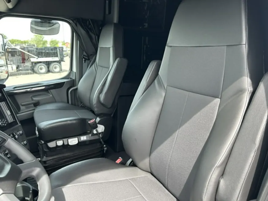 2026 Freightliner PJ126SLP | Photo 9 of 19