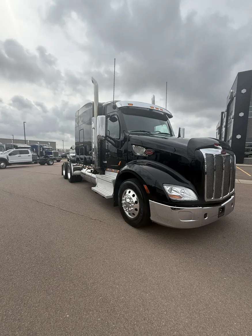 2019 Peterbilt 579 | Photo 6 of 17