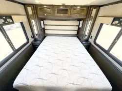 2017 Tiffin Allegro Breeze 32BR | Thumbnail Photo 14 of 27