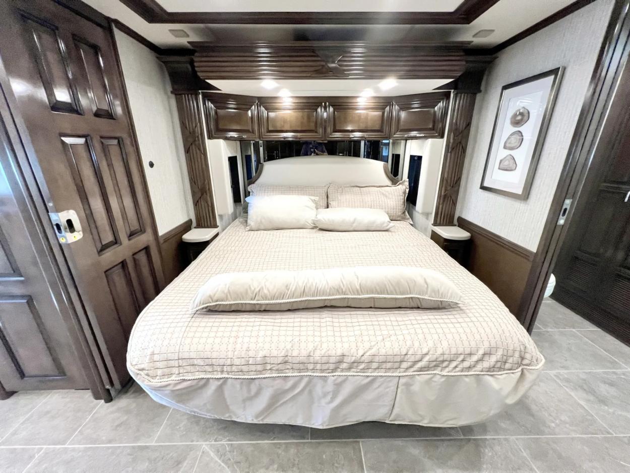 2023 Newmar Supreme Aire 4530 | Photo 15 of 36