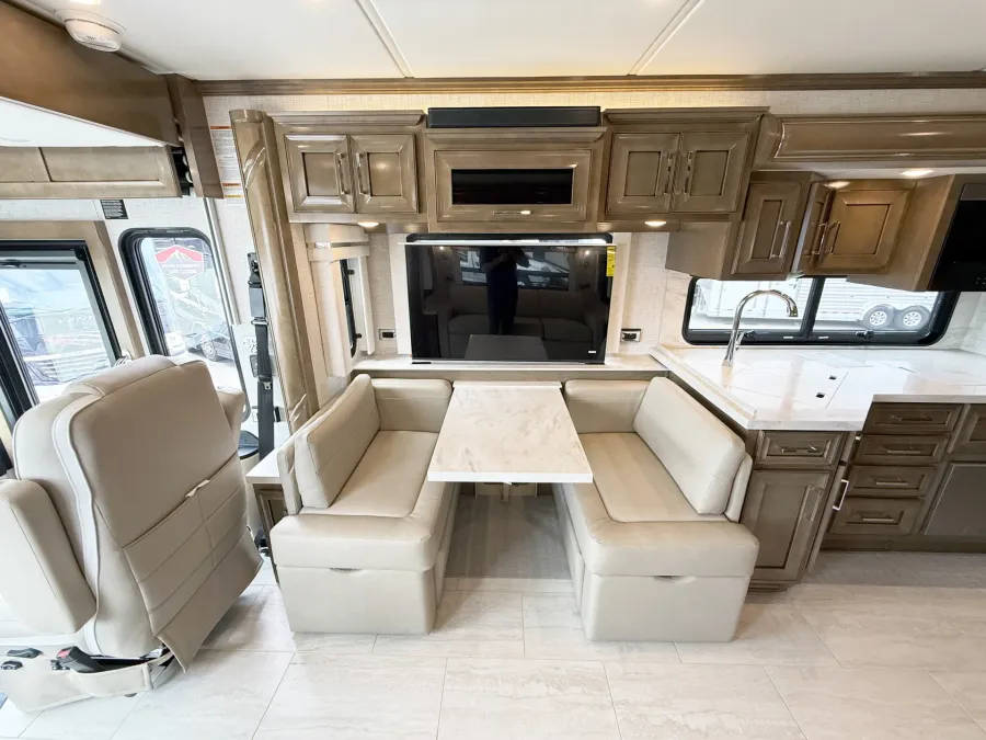 2026 Newmar Ventana 3512 | Photo 7 of 26