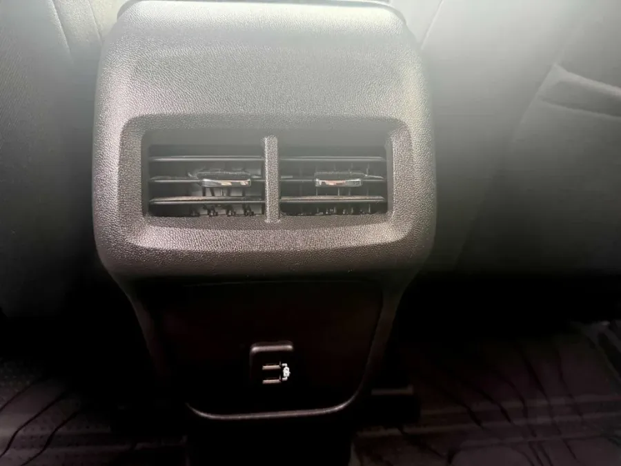 2021 Chevrolet Equinox | Photo 27 of 28