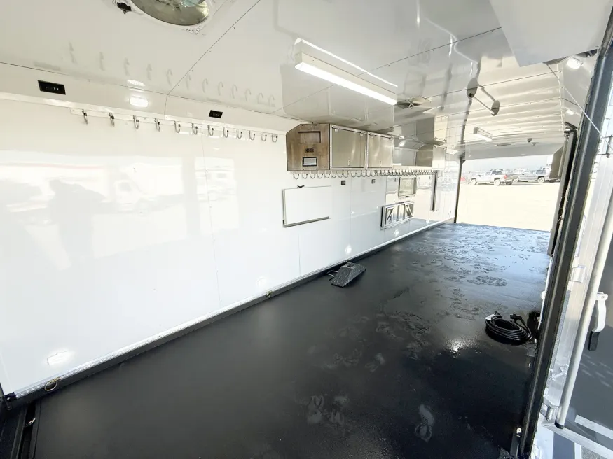 2026 Logan Coach Horse Power Burandt Edition | Photo 19 of 22