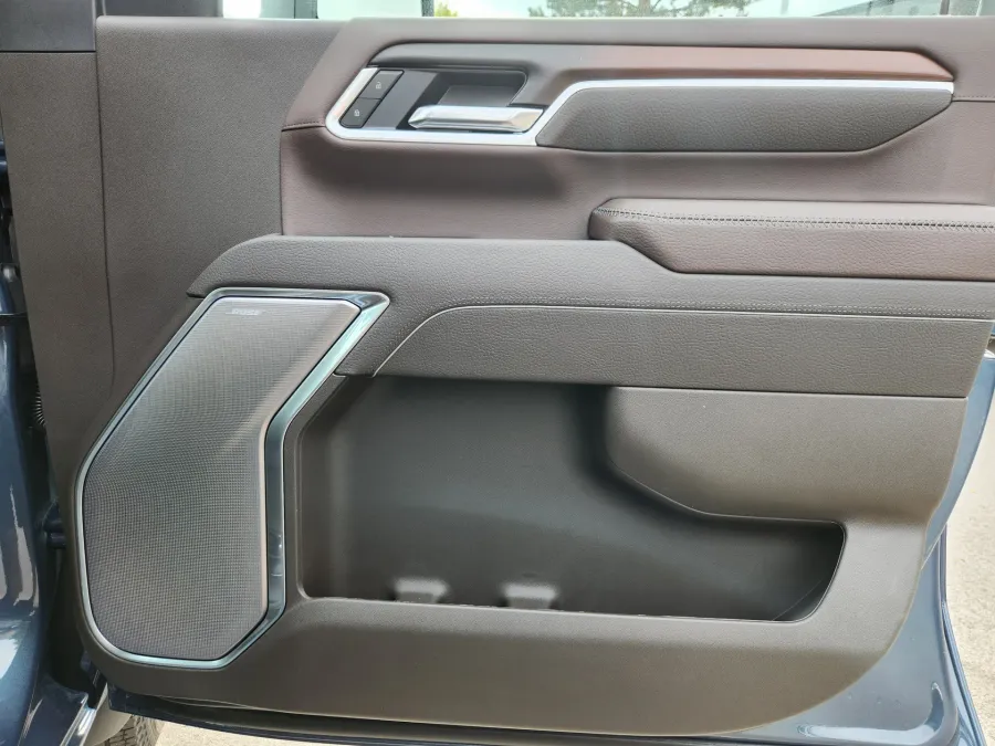 2026 GMC Sierra 3500HD Denali | Photo 17 of 32